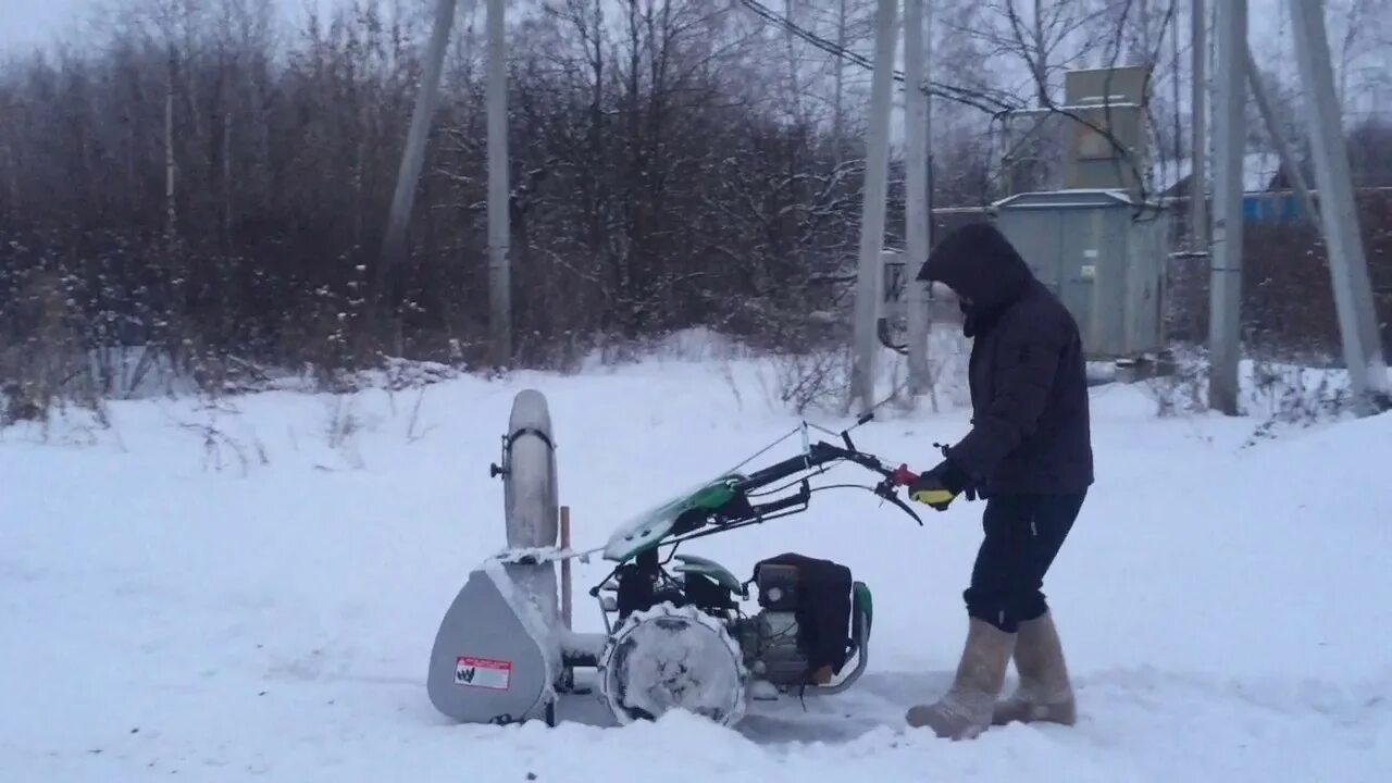 Уборка снега мотоблоком купить. Снегоуборщик для мотоблока Кайман Варио. Насадка снегоотбрасыватель для BCS Caiman. Снегоуборщик на мотоблок Кайман Варио. Снегоуборщик на мотоблок Кайман Варио 70s.