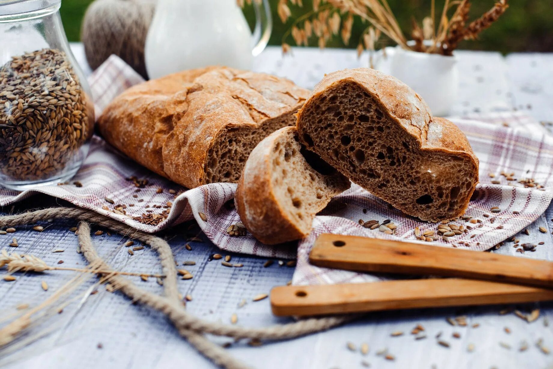 Ржано-пшеничный хлеб на закваске. Хлеб ржаной бездрожжевой. Хлеб Старорусский бездрожжевой. Чиабатта ржаная. Черный хлеб 3