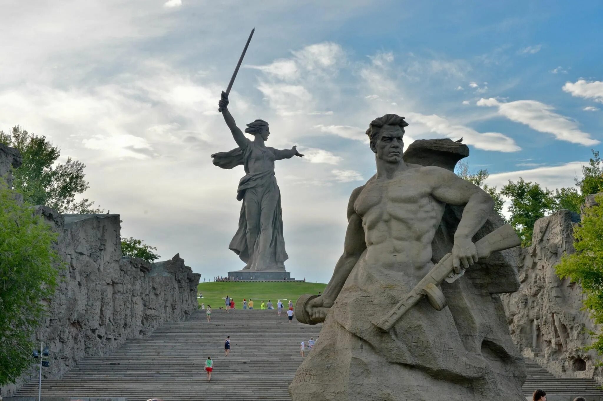 Города герои великой фото. Памятник Мамаев Курган в Волгограде. Памятник-ансамбль героям Сталинградской битвы. Волгоград мемориальный комплекс на Мамаевом Кургане. Сталинград битва на Мамаевом Кургане.