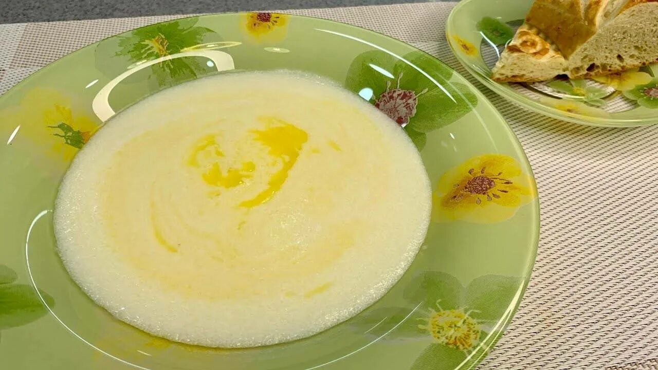 Манная каша с лимоном. Мусс лимонный. Манная каша на завтрак. Манная каша. Красивая подача манной каши.