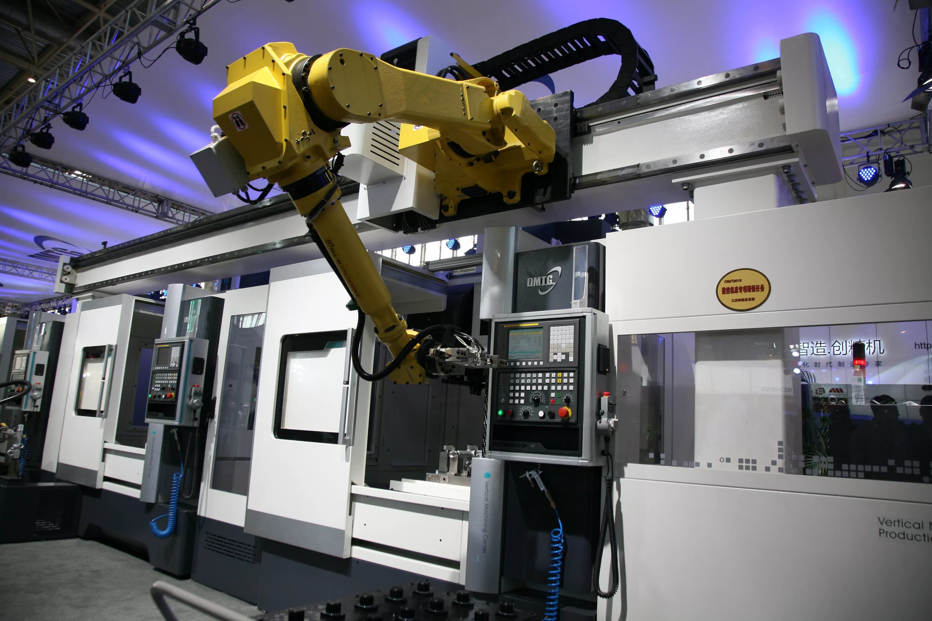 Цех роботов. Роботизированный Технологический комплекс РТК. Протон т630 токарный ПЗМЦ. Робот Fanuc ЧПУ. Роботизированный технический модуль, Тип "универсал-60".