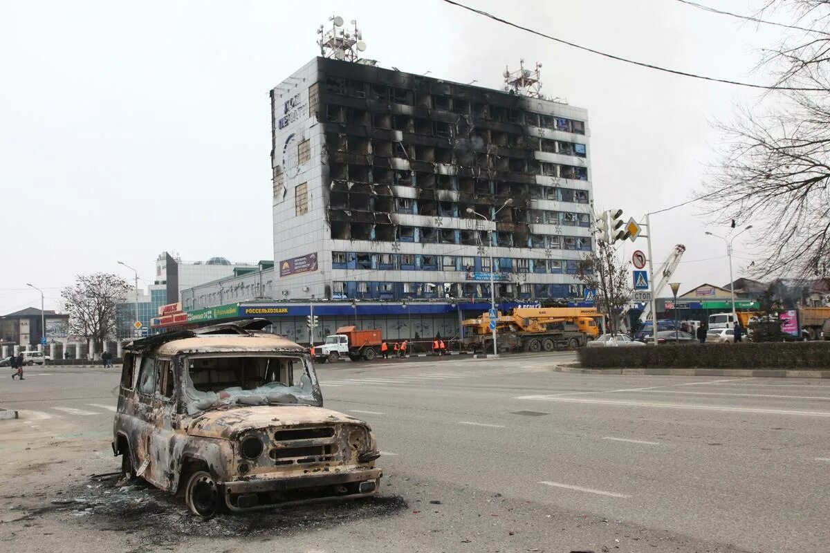 Нападение боевиков на Грозный 2014. 4 Декабря 2014 г Грозный нападение боевиков на город. Дом печати Грозный 2002.