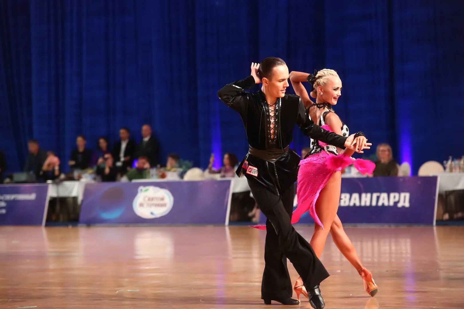 стиль танца джайв. бальные танцы для детей джайв. танец джайв бальные танцы. джайв музыка для бальных. джайв музыка для бальных.