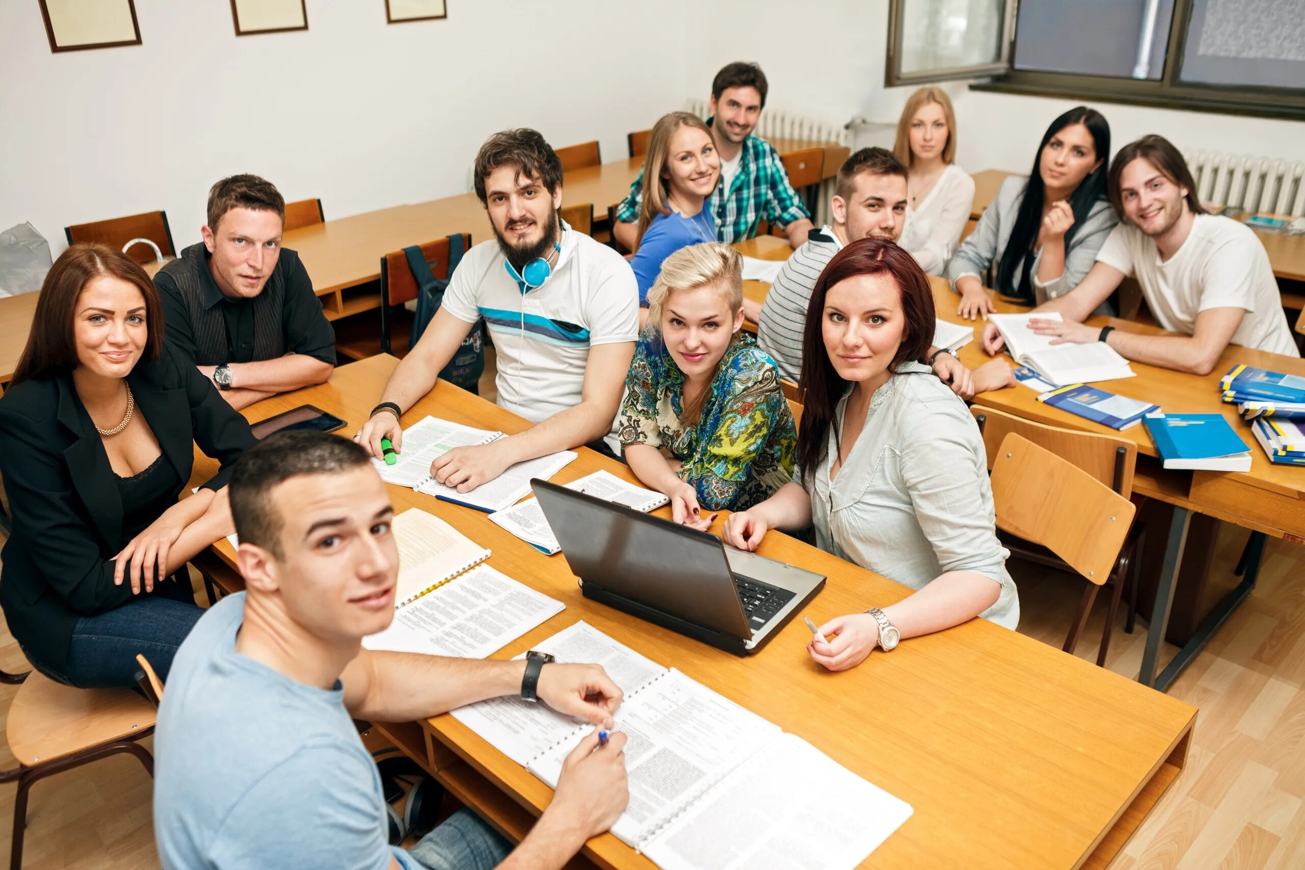 В каком вузе учиться. Студенты в вузе. Студенты в аудитории. Преподавание в вузе. Занятия в университете.