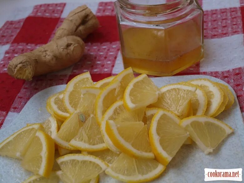 Имбирь мед и лимон рецепт от простуды. "Имбирь, лимон и мёд" сироп 100 мл. Лимон с имбирем. Имбирь с лимоном для иммунитета. Смесь имбиря с лимоном.