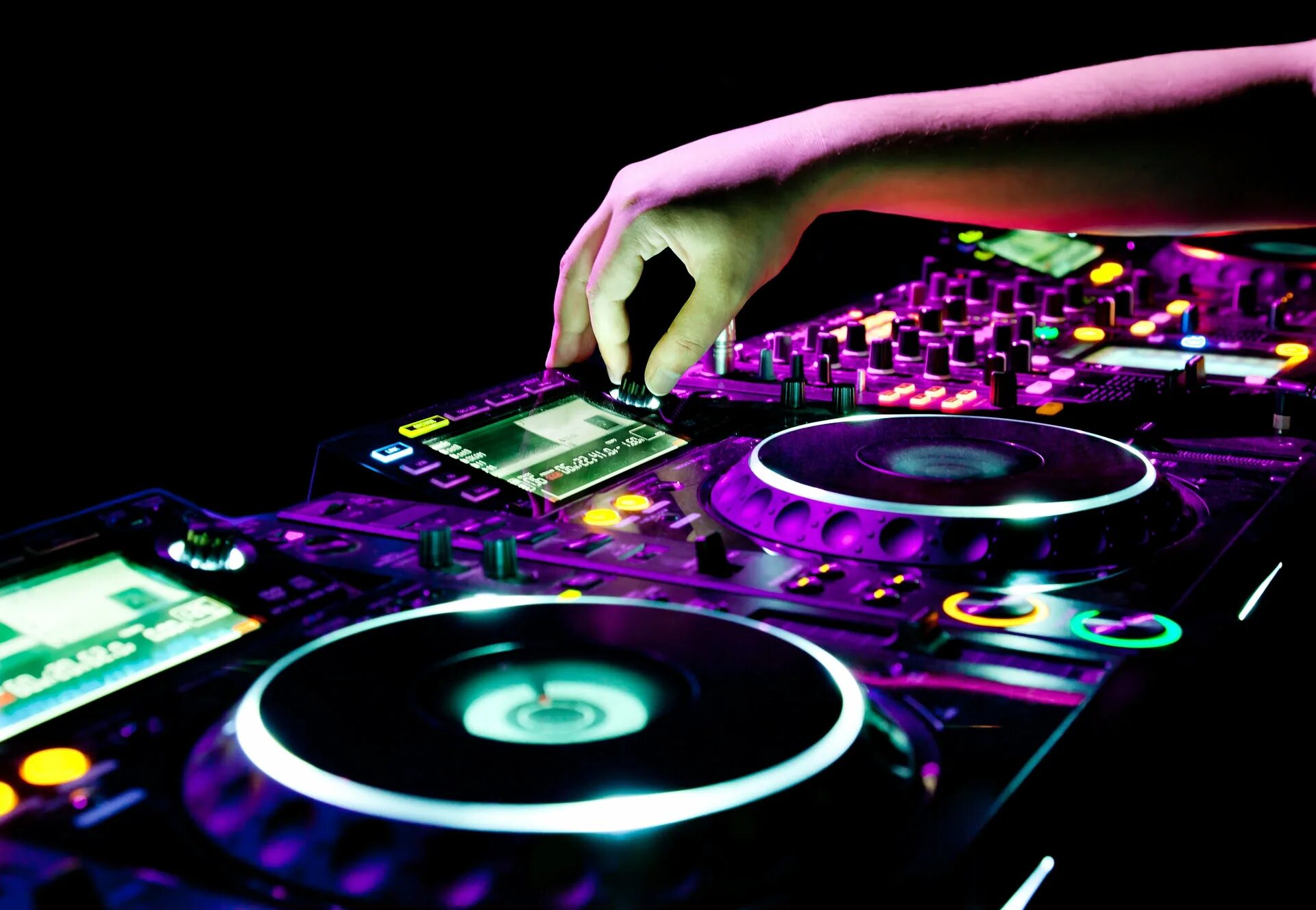 Фотосессия для диджея. Electro club music. Диджейский пульт max dj 305. Стол диджея. Клубная тематика.