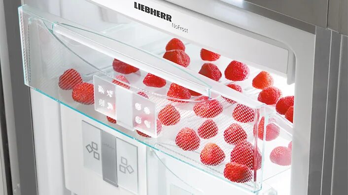 Можно хранить клубнику в холодильнике. Контейнеры для заморозки ягод. Лоток для заморозки ягод. Контейнеры для заморозки ягод для морозильных камер. Ягоды в морозилке.