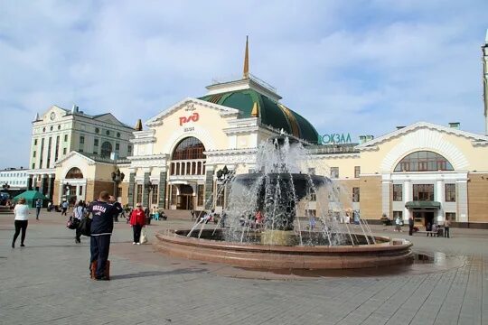 Железнодорожный вокзал красноярск. Железнодорожный вокзал красноярск, красноярск. Картина жд вокзал красноярск. Ж д вокзал красноярск главный. Вокзал красноярск пассажирский.