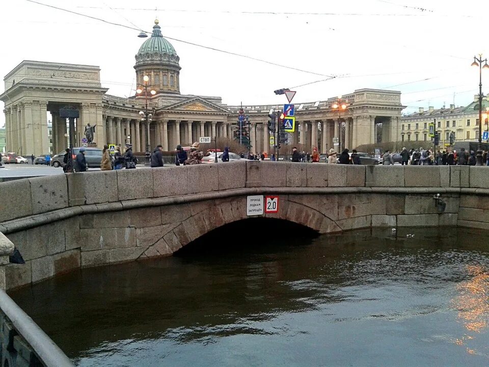 Спб реальные отзывы. Канал Грибоедова Демидов мост. Канал Грибоедова Санкт-Петербург зимой.