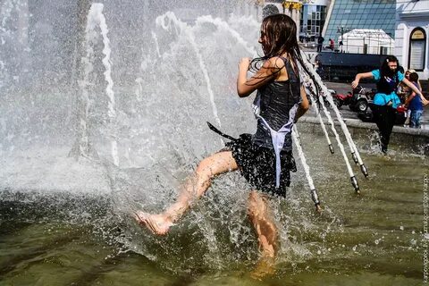 Купание в фонтане