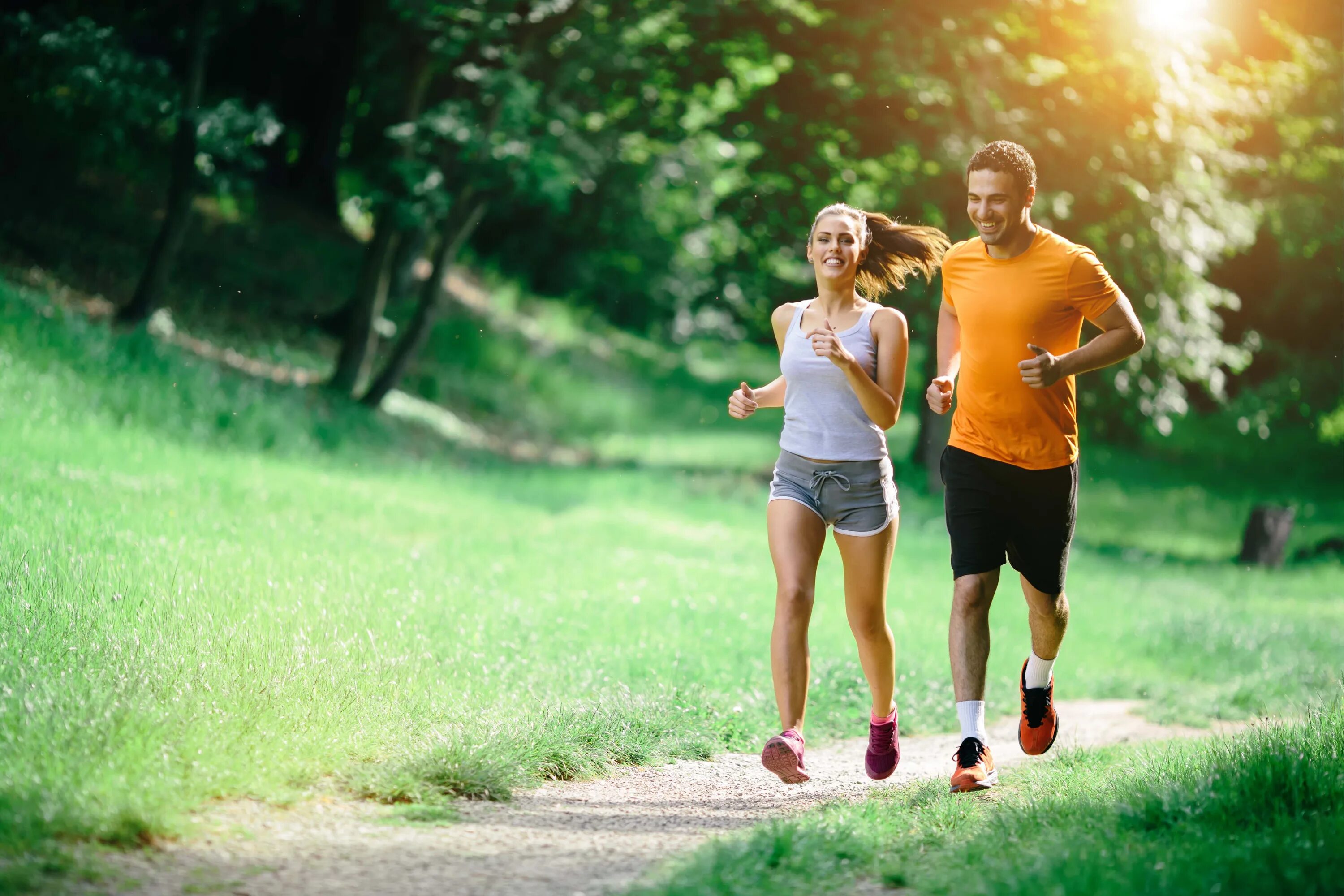 Run wife run. Занятия спортом на свежем воздухе. Спортивные люди. Активный образ жизни. Прогулки на свежем воздухе.