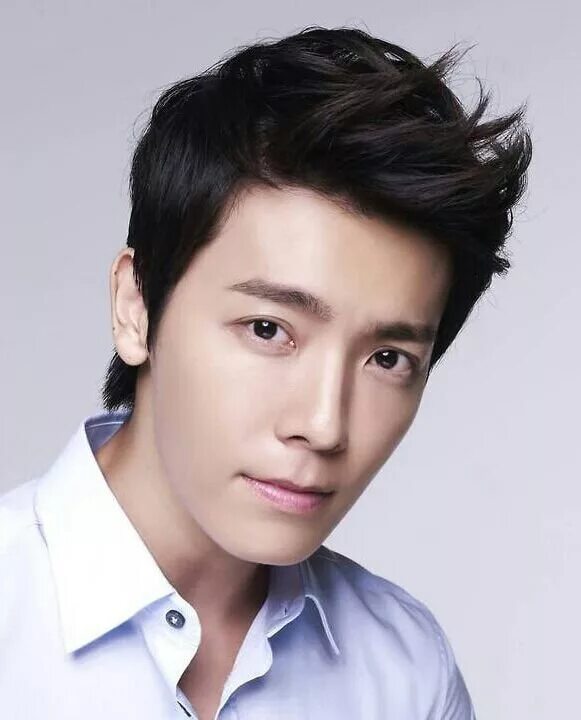 Донхэ корея. Super Junior Донхэ. Ли Дон Хэ. Ли Дон Хэ 2023. Lee Donghae 2012.