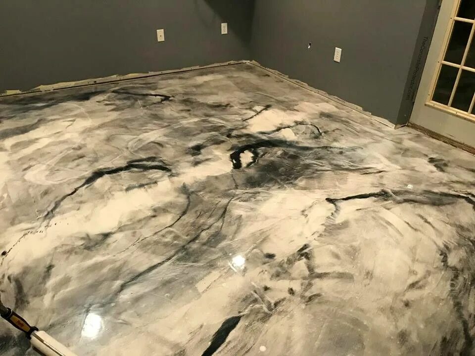 Наливной мрамор. Эпоксидная смола epoxy floor. эпоксидный наливной пол qtp 1240. мраморный ибоксидка пол. эпоксидный наливной пол под мрамор.