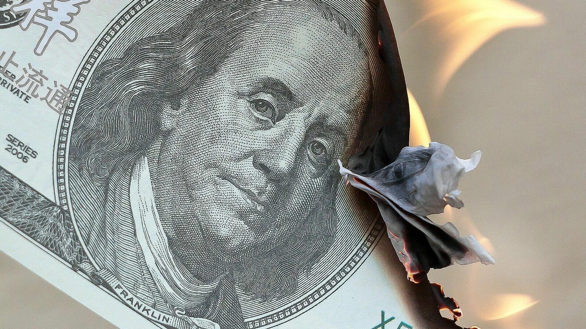 Доллар падает на фоне надежд на перемирие между Россией и Украиной