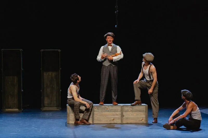 Театральный костюм. Спектакль где все поют. Придумать пьесу. Курентзис/ реквием верди солисты. Театральный костюм.