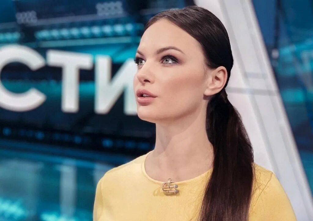 Олеся Серегина - ведущая "Матч ТВ". Пообещала прийти на стадион в нижнем белье, 