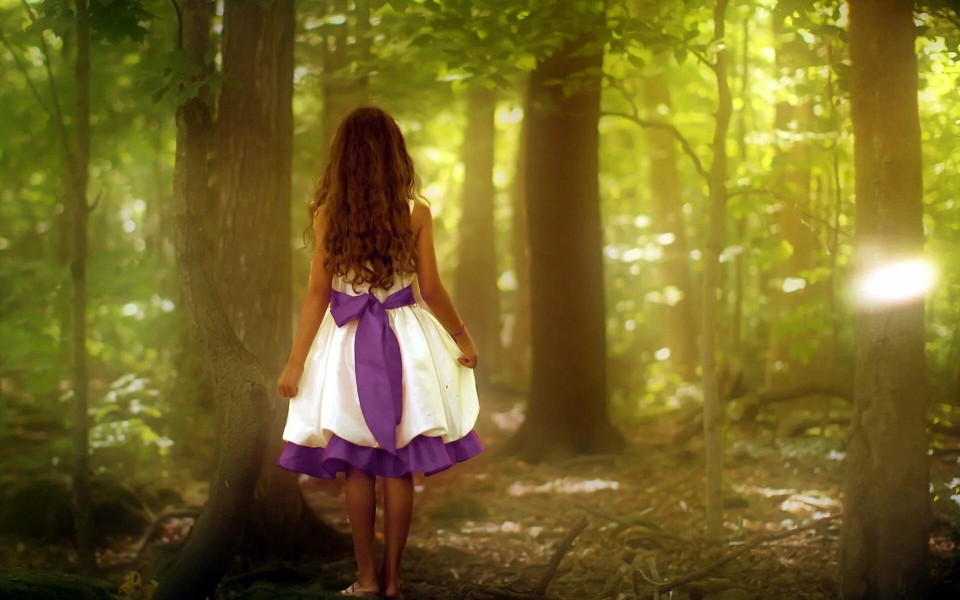 Поставь где девочки. Девочка. Платье для девочки. Девушка в лесу. Девушка в лесу со спины.