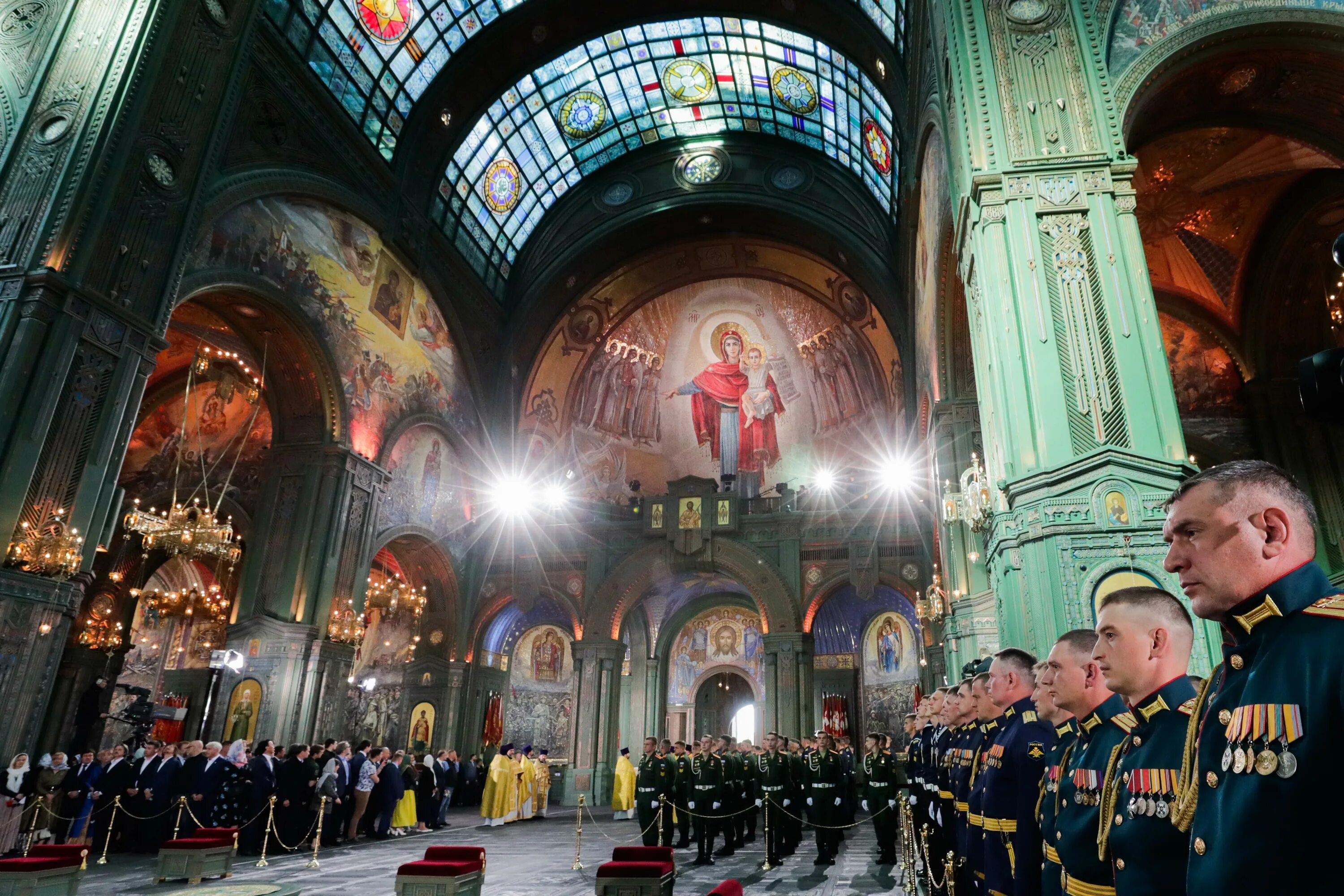 Русский православный патриот. Парк Патриот храм Вооруженных сил России. Храм Воскресения Христова в парке Патриот. Храм Вооруженных сил в парке Патриот.