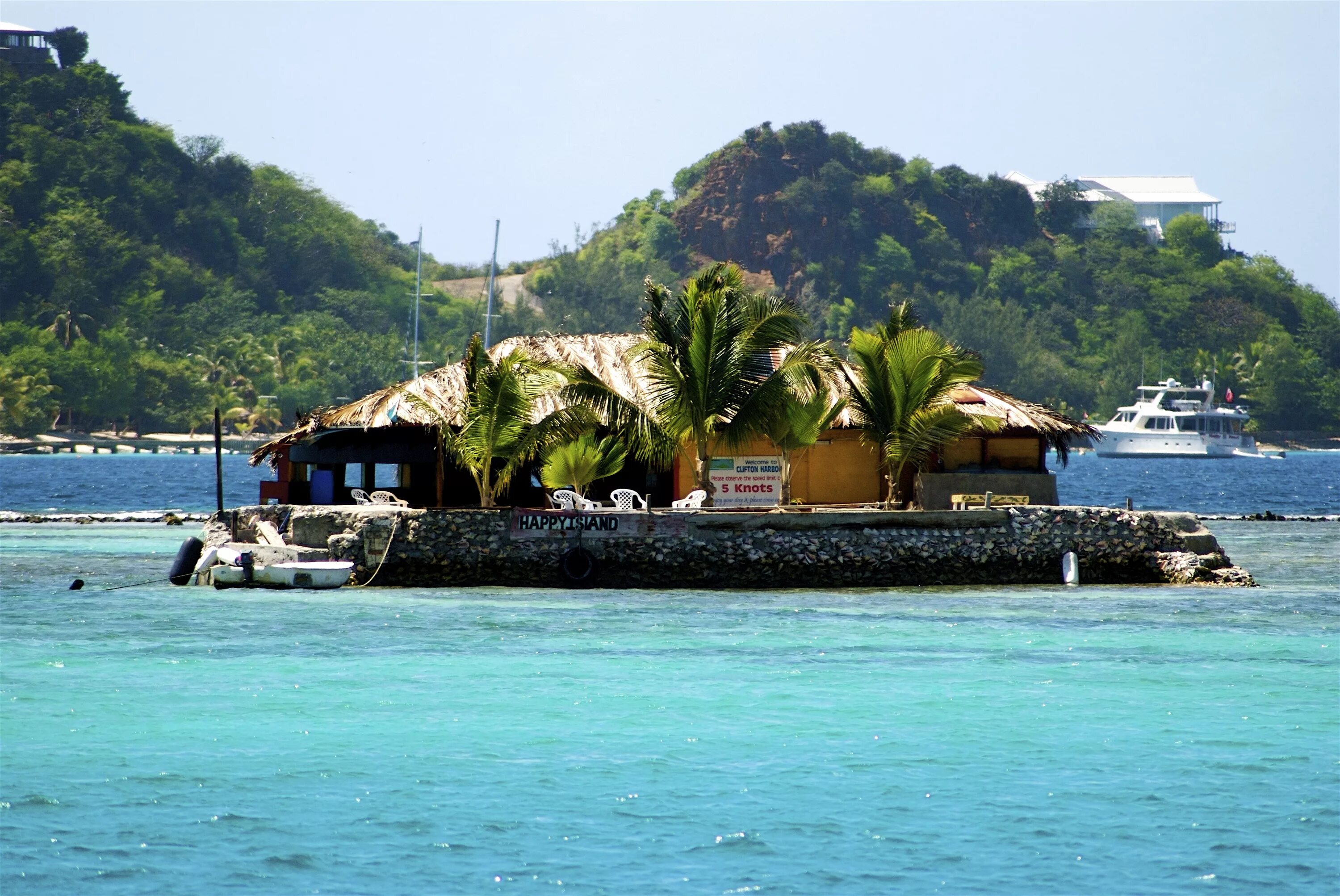 Happy island. Сент Винсент. Остров Бекия. St. Vincent and the Grenadines. Сент-Винсент и Гренадины Кингстаун аэропорт.