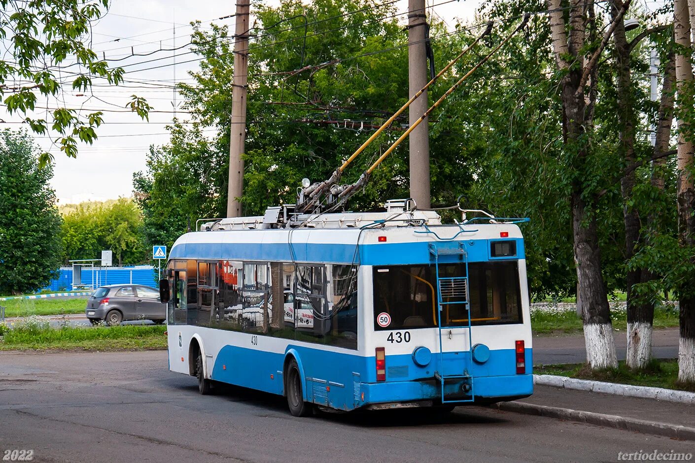 Троллейбус томск. Троллейбус БКМ. Трамвай на конечной. Томск троллейбус подвижного. Томск троллейбус техпомощь.