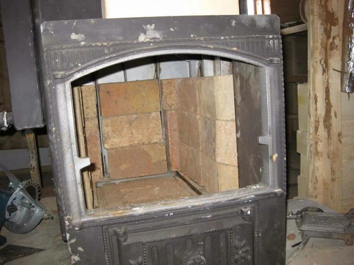 Чертеж печи для бани с закрытой каменкой. Печь конструкции коломакина. Печи для бани из металла из 600 трубы дымохода. Труба для каминной топки. Теплообменник газовой колонки к банной печи.