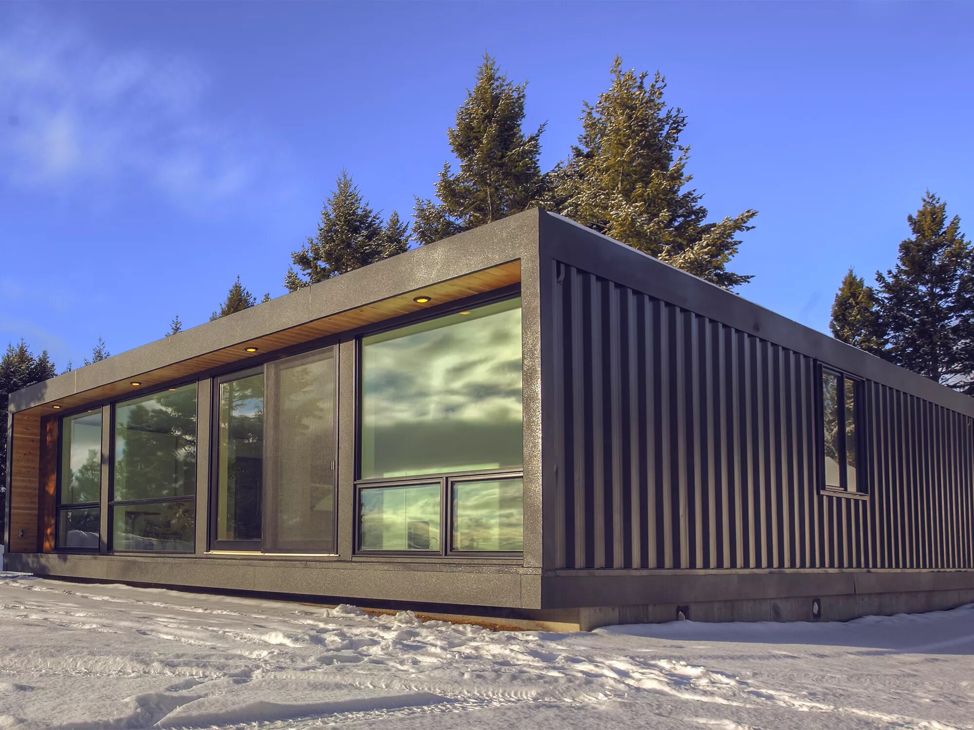 Офис сэндвич панели 7024. Построить дом из сэндвич панелей. Дачный домик из сэндвич панелей. Дом из металлических сэндвич панелей. Сэндвич панели дом.