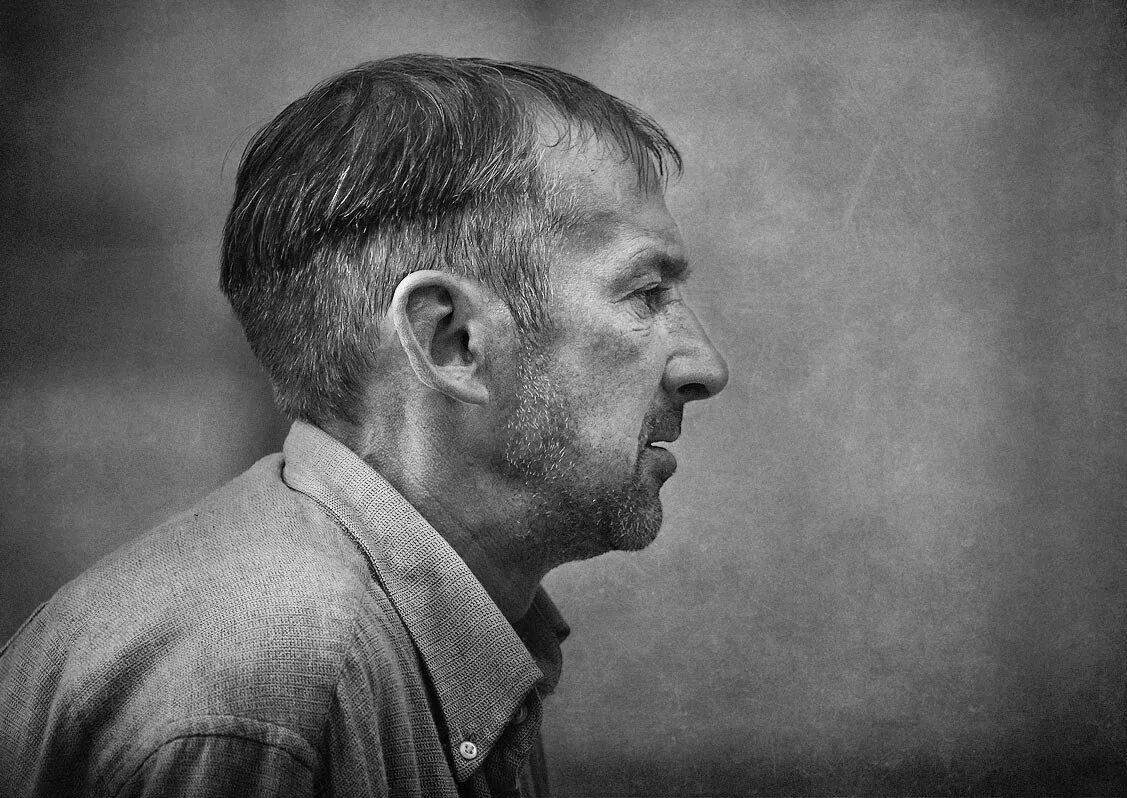 лицо старого человека. старый профиль. старый профиль. лицо старухи в профиль. дедушка в профиль.