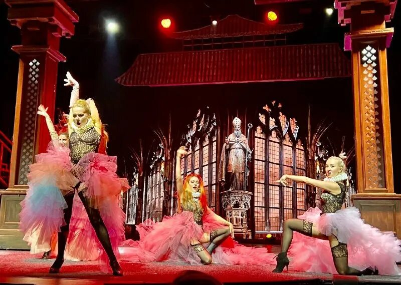 книги карена роуза. мюзикл тюльпаны лдм. необычные театральные постановки. драмтеатр тверь золушка. пиковая дама мюзикл.