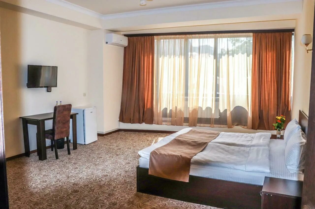 Отель в ереване в центре недорого. Отель Central 4 Ереван. Отель Yerevan 3*. Annabella Hotel Ереван.