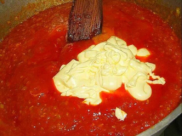 Кабачковая икра пюреобразная. Кабачковая икра с котлетой. Рецепт икры кабачков с томатной пастой. Кабачковая икра при подагре. Кабачковая икра с майонезом.