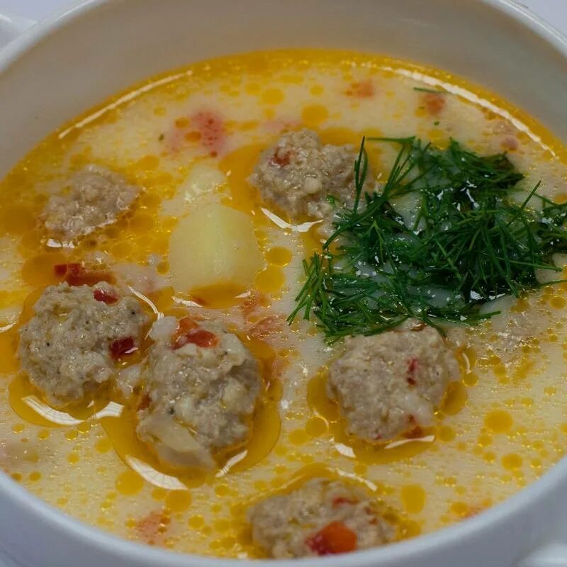 Суп вермишелевый с фрикадельками. ТЕФТЕЛЕВЫЙ суп. Рисовый суп с фрикадельками. Суп с фрикадельками и рисом.