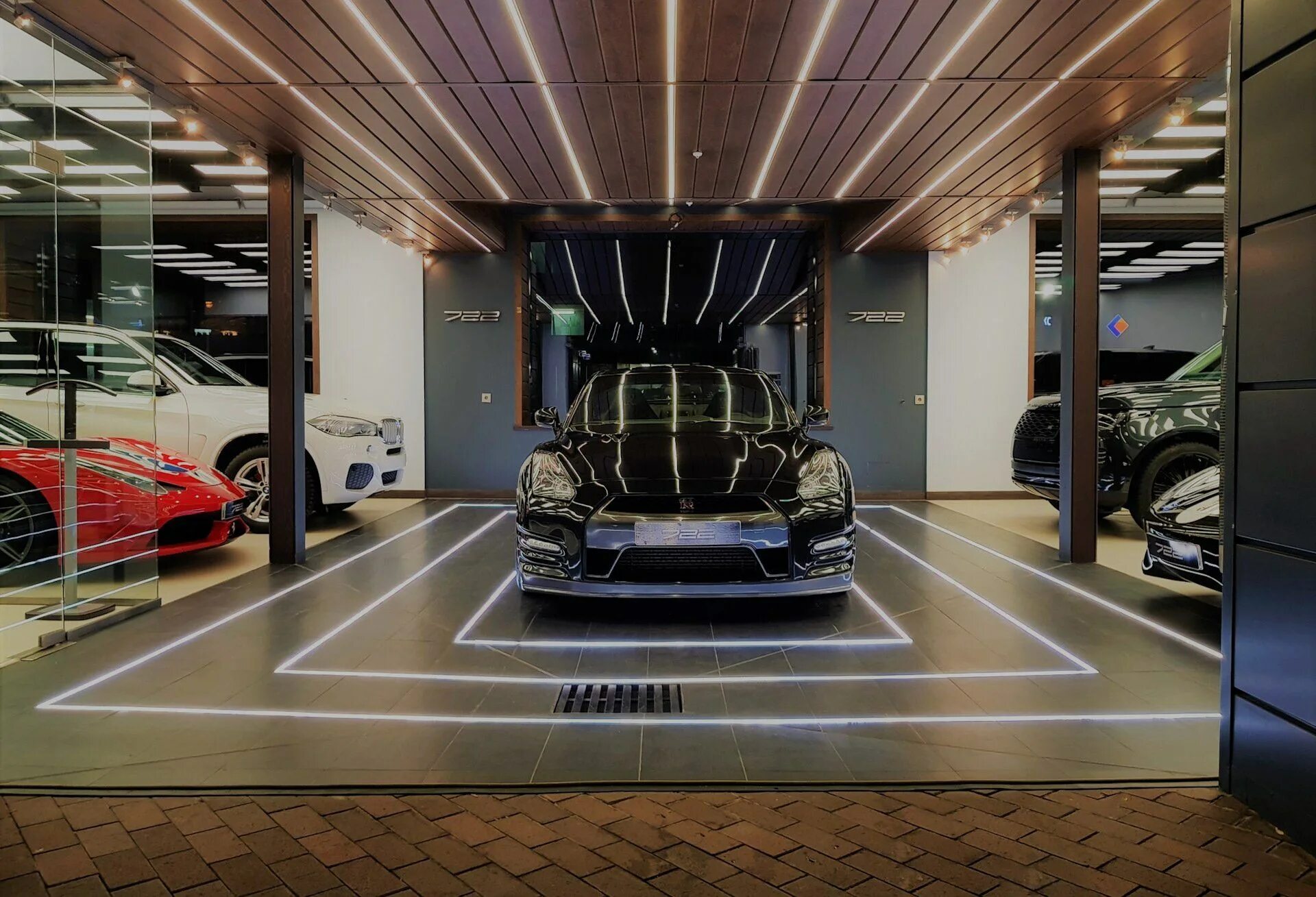 Помещение под авто. Освещение для детейлинга. Гараж под автосервис 100м2. Автосервис в пролетарском районе рядом с робомойкоц. Автомойка в подземном паркинге.