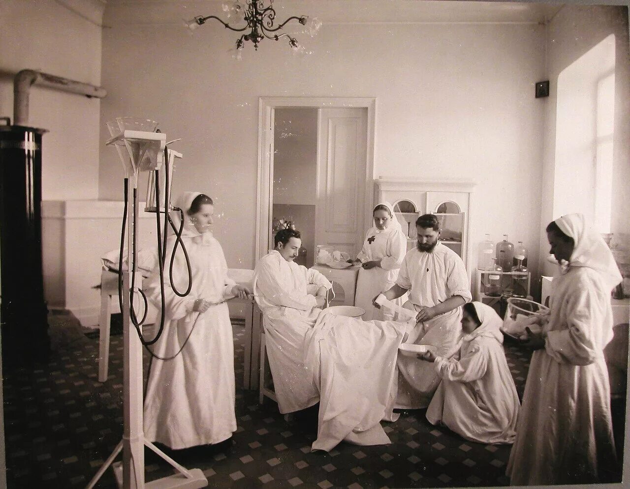 больница 19 века российской империи. родильный госпиталь россии 19 века. академик филатов в п. вв врач. химик в лаборатории в ссср в начале 20 века.