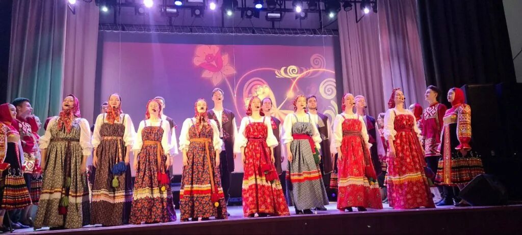 Выступление фольклорного ансамбля. Весенний концерт фольклорного ансамбля. работа коллектива для народного фольклорного ансамбля гульназира. ансамбль белые росы новосибирск. ансамбль салам.