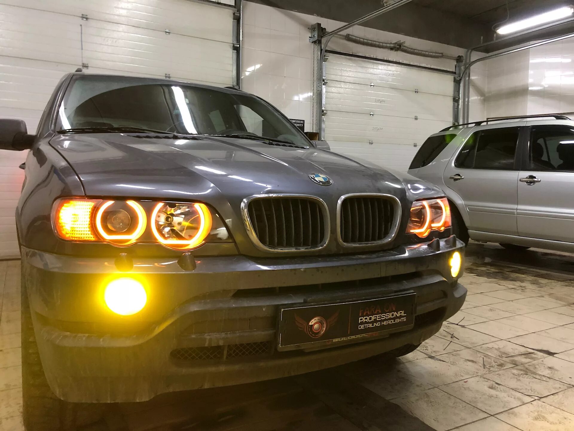 Фара БМВ х5 е53 дорестайлинг. BMW e53 глазки. BMW e53 ангельские глазки. BMW x5 e53 ангельские глазки. Х5 е53 дорестайлинг купить