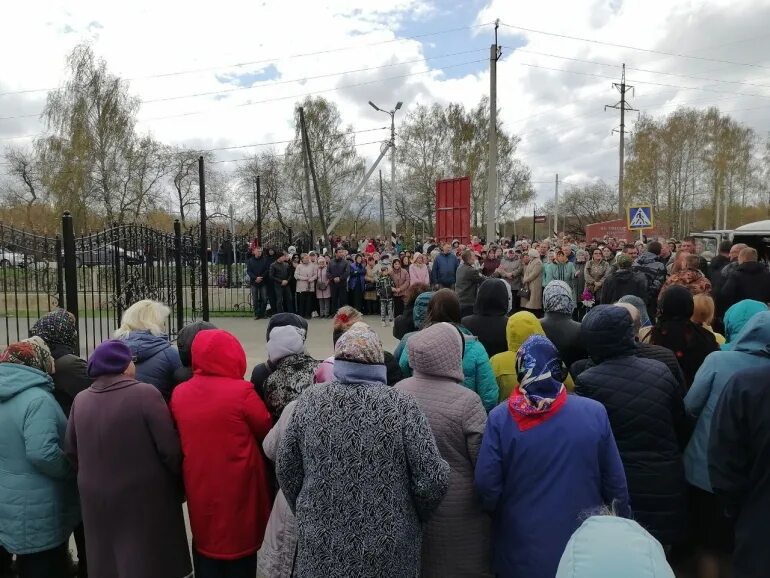 Вешкайма похороны погибших в детском саду. Вешкайма трагедия в садике. Прощание в Вешкайме. Стрельба в детском саду в Вешкайме похороны.