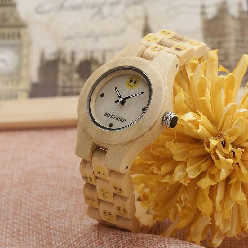 Наручные часы желтые. Часы желтые. Часы в желтой коробке. Yellow Quartz watches. Фото желтый часы на руку.