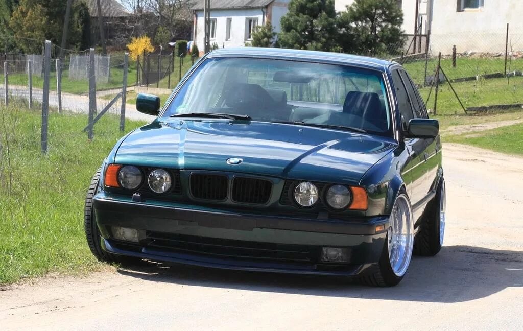 Е34 рест. Bmw e34 540. бмв е34 540i. bmw e34 зеленая. bmw e34 restyling.