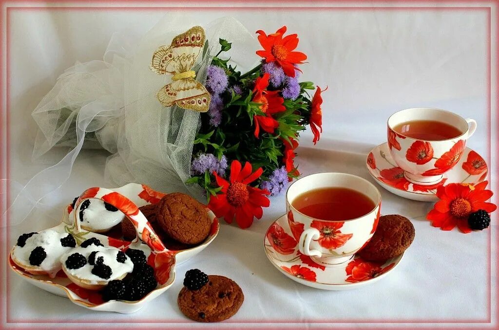 Добрый день в 10 00. Чашечка чая для настроения. Открытки с добрым утром с чаепитием и хорошим настроением. Добрый день фото. Прекрасного утра и хорошего дня.