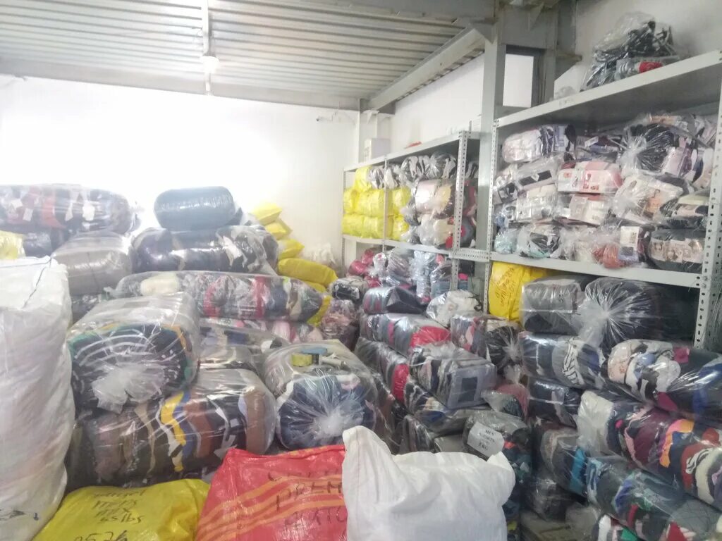 Недорогие вещи. Трейд одежды. Вешалка для одежды. Трейд ин авто логотип. Торговая система global в цвете черный, шагрень.