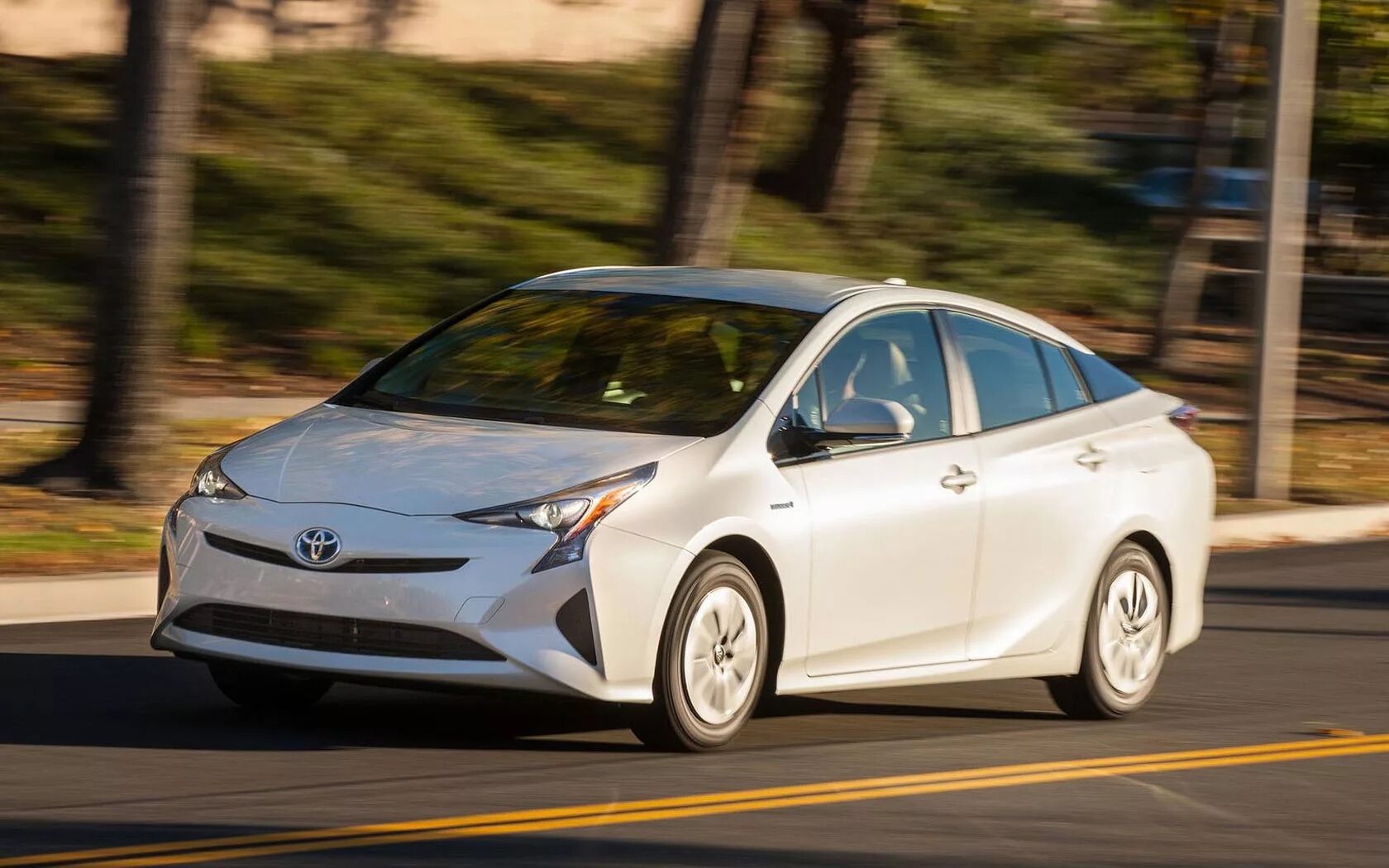 Prius drive. Toyota prius 2016. toyota prius 2017. toyota prius 2018. тойота приус гибрид 2016.