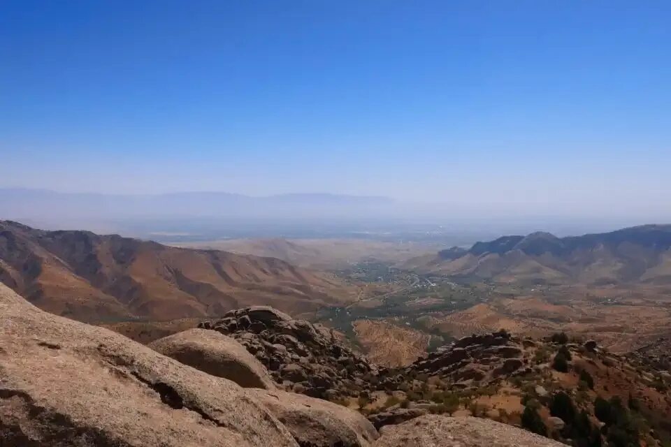 Аманкутан самарканд горы. Венесуэла плато рорайма. Плато демонов самарканд. Плато дьявола престон. Плато демонов самарканд.