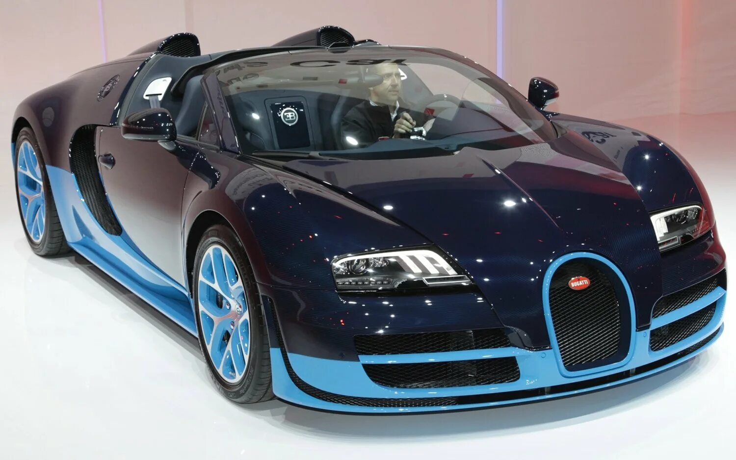 Bugatti сайт. Bugatti Veyron Grand Sport Vitesse 2012. Бугатти Вейрон 2022. Bugatti Veyron Grand Sport Vitesse. Bugatti Veyron Grand Sport Vitesse 2012 - 2013.