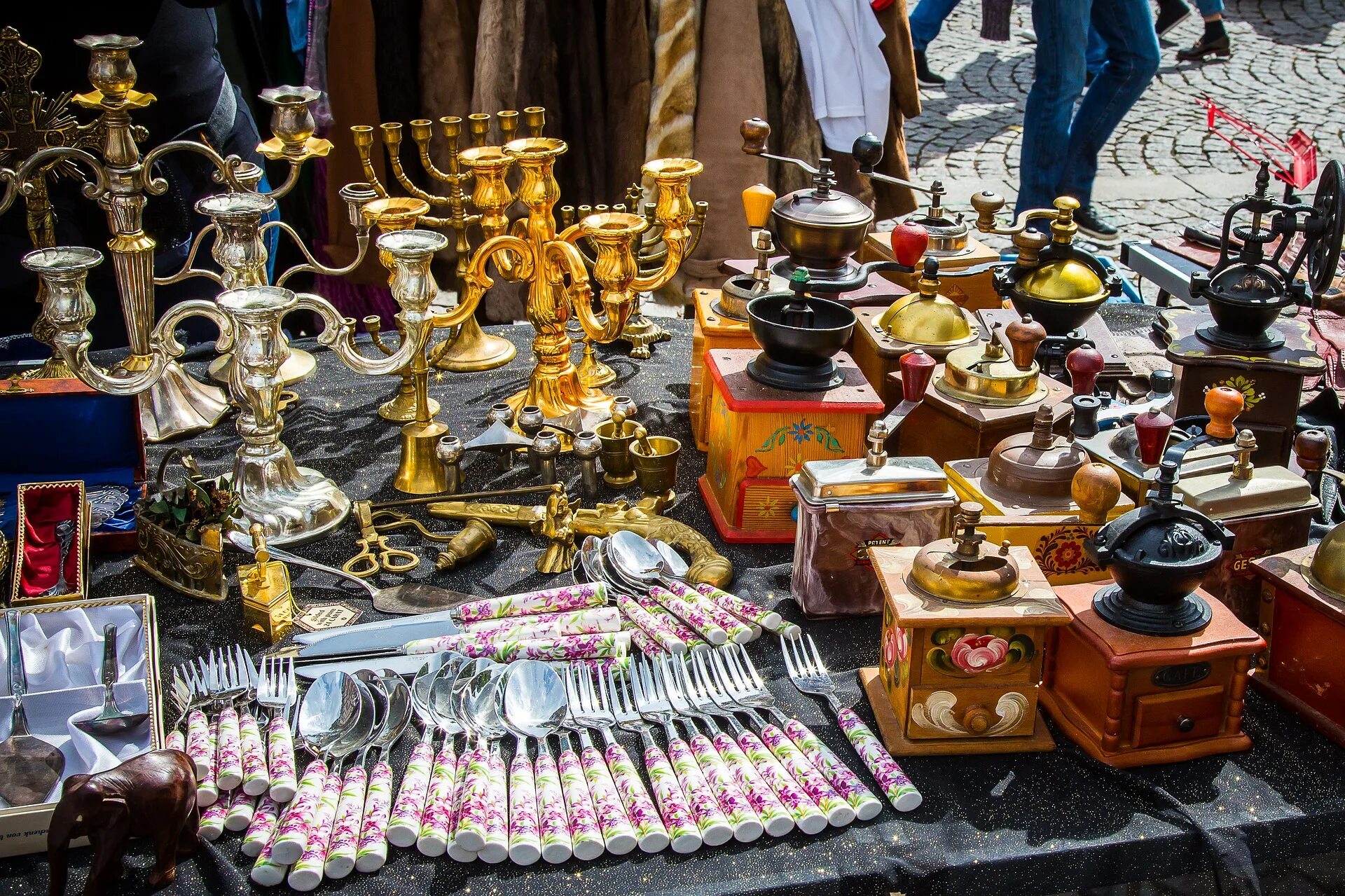 Szarvas antique market. Antiques market. Alfies antique market. Блошиный рынок в измайловском вернисаже. Блошиный рынок антикварный в дубае.