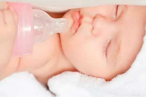 Икота после смеси. Икота после смеси. Икота после смеси. Новорожденный икает. Как избавить ребенка от икоты новорожденного после кормления.