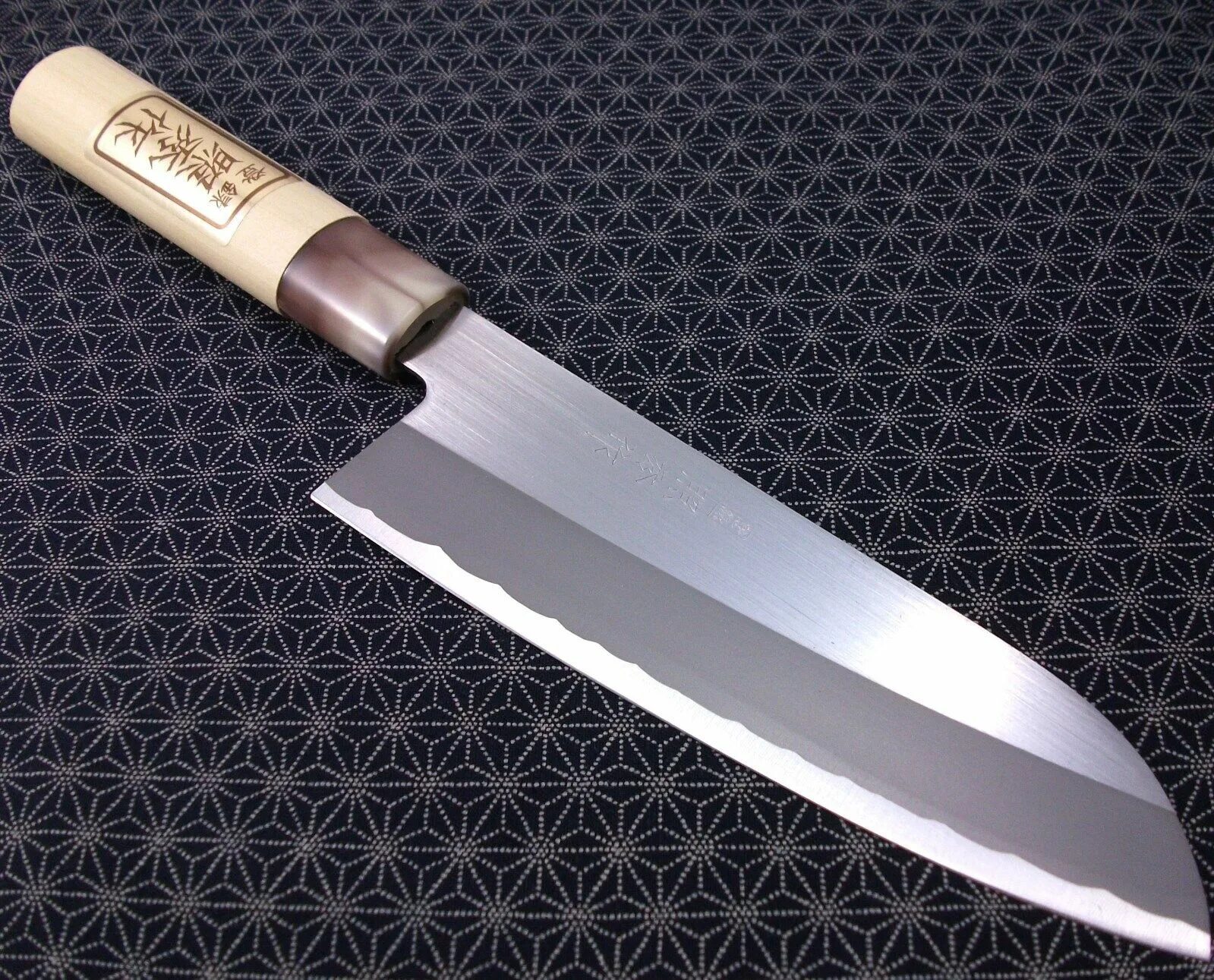 Santoku Knife кухонный нож. Японский кухонный нож сантоку. Нож японский de buyer 17см "сантоку" с бороздками "fk2", ручка карбон 4281.17.