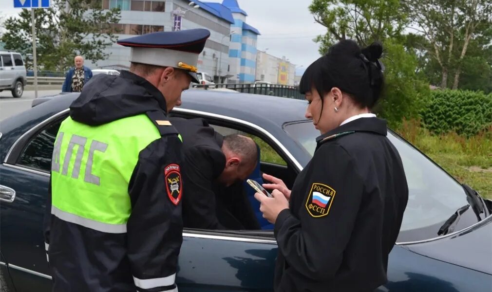 Взыскание штраф гибдд. Приставы ГИБДД. ФССП И ГИБДД. Приставы по штрафам ГИБДД. ФССП на дорогах.