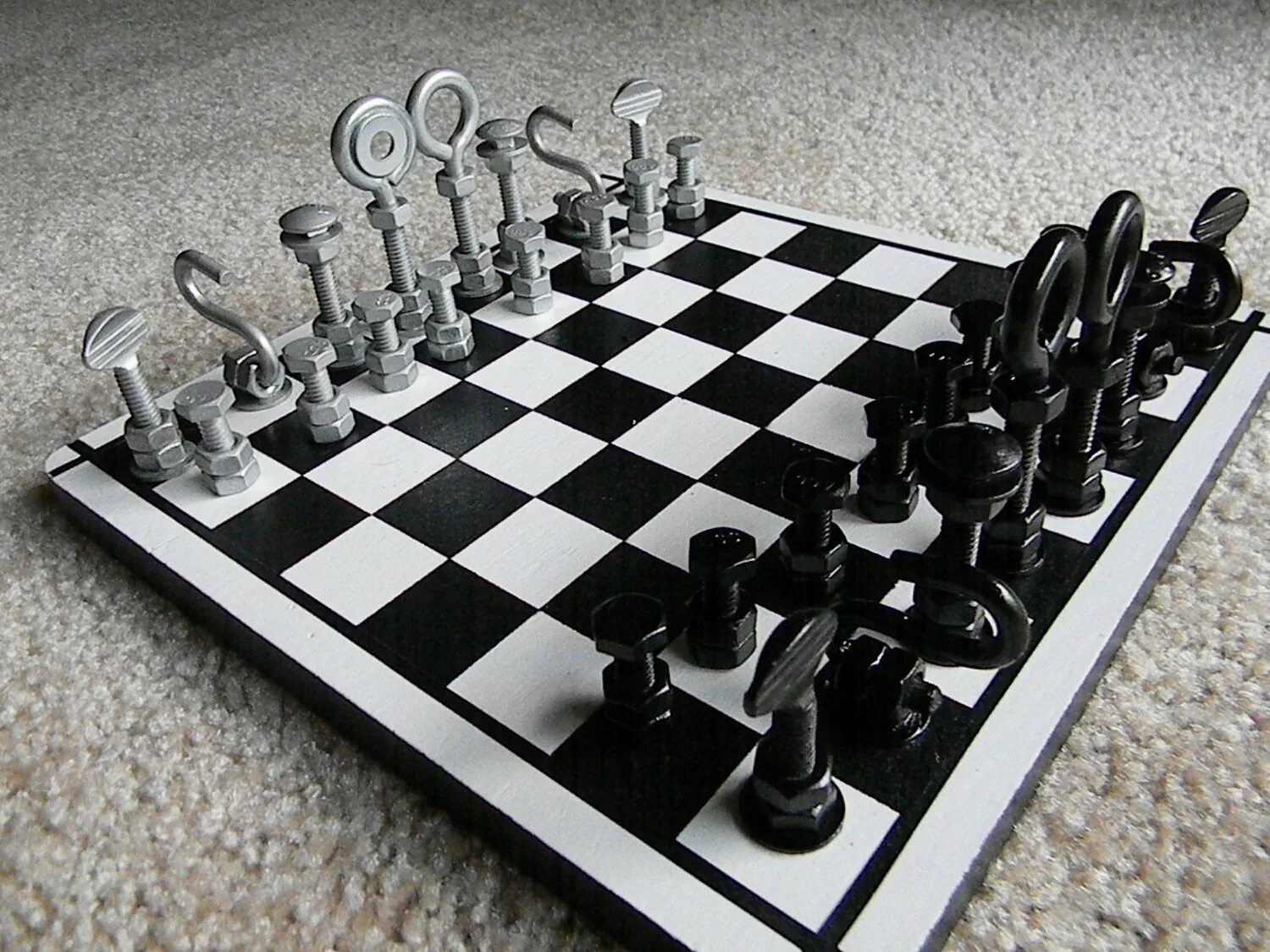 Шахматы на экране монитора. Шахматы Jewel Royale Set. Креативная шахматная доска. Шахматная доска "объемная". Креативные шахматные столы.