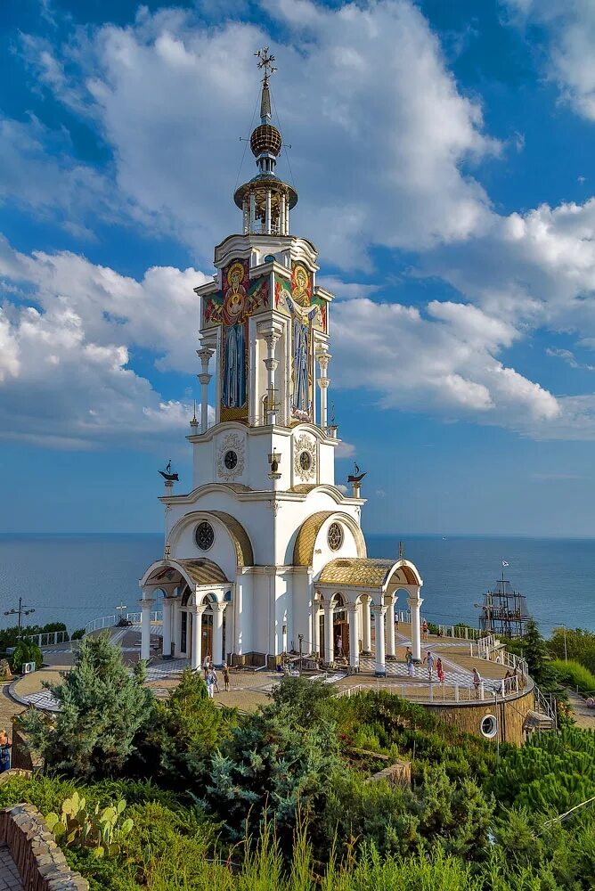 Храм на крымского. Храм николая чудотворца малореченское. храм-маяк николая чудотворца крым. малореченское. храм-маяк. храм-маяк николая чудотворца в малореченском.