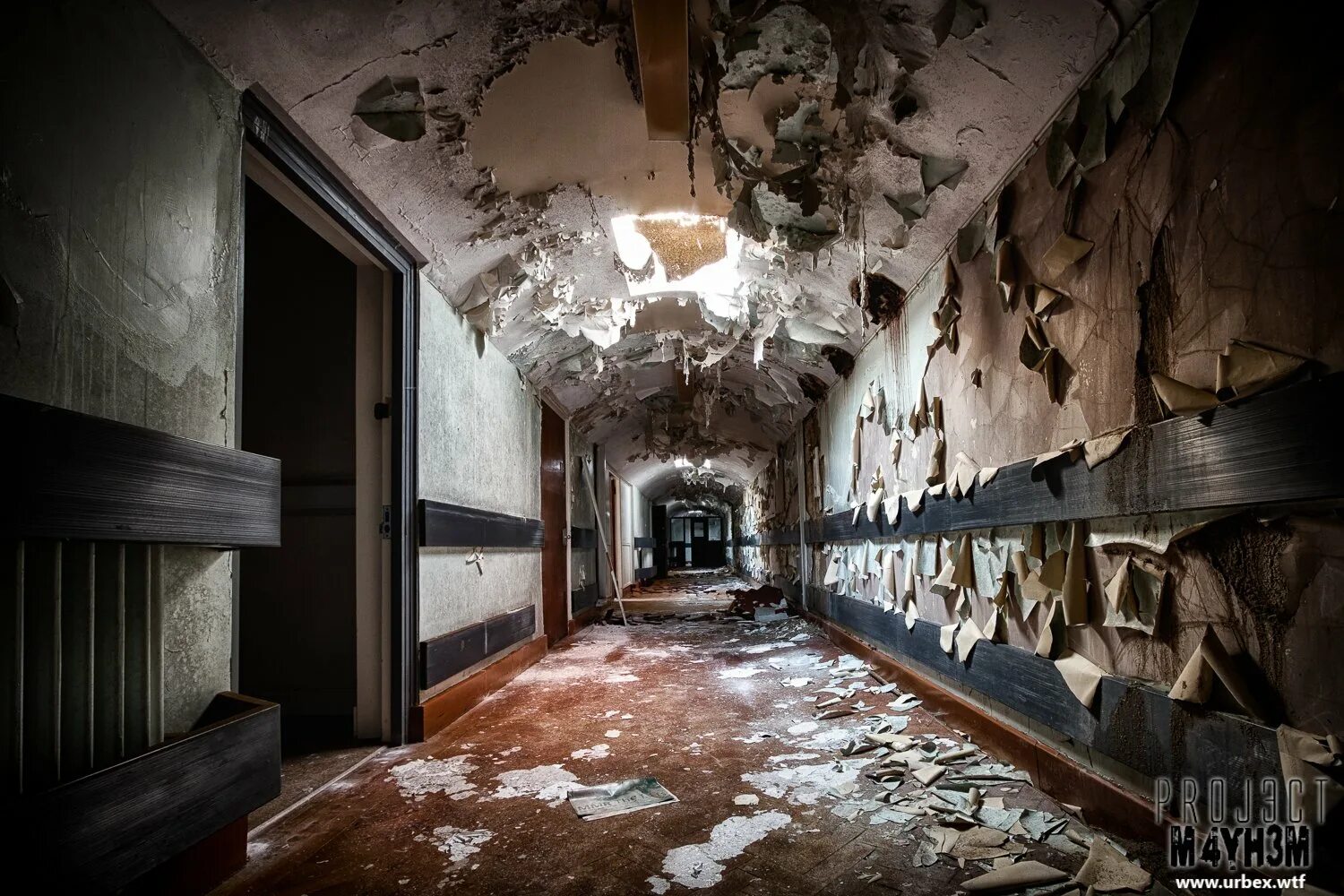 Места в москве с жуткими историями. Заброшенный госпиталь (abandoned Hospital Red). Красивые заброшенные здания. Заброшенное здание внутри.